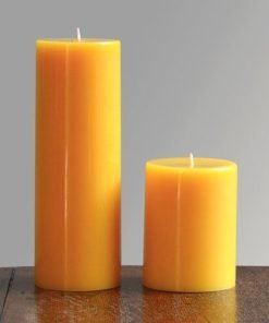 شمع ساخته شده با رنگ پرتقالی