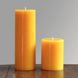 شمع ساخته شده با رنگ پرتقالی