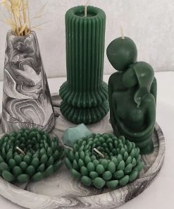 شمع با رنگ‌ مایع سبز لجنی